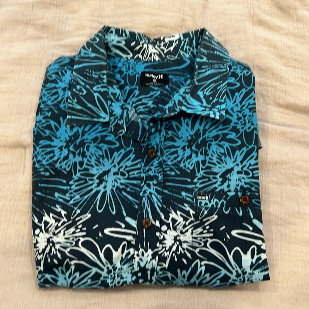 Hurley Men’s XL Blue Floral Shirt